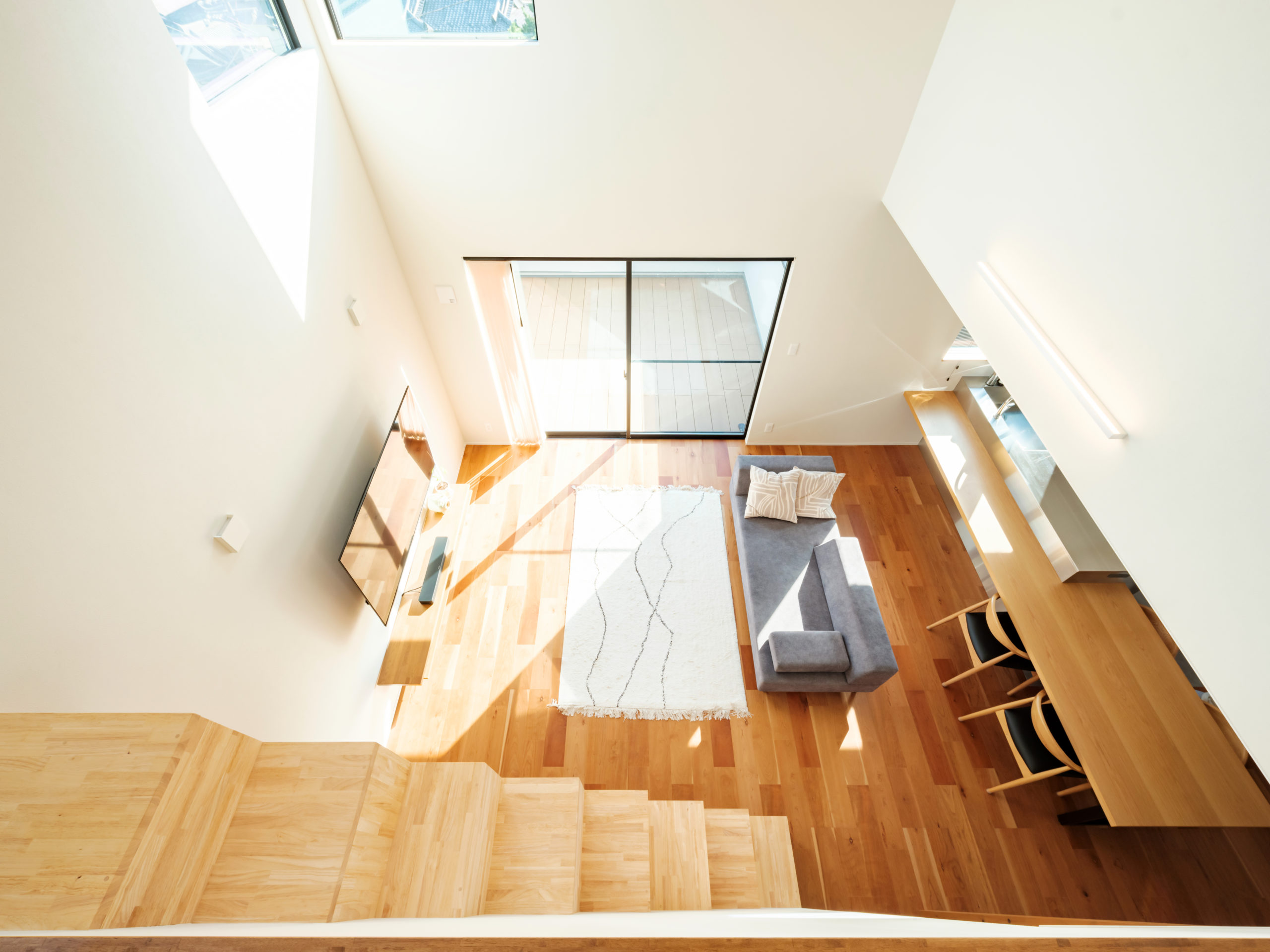 平屋×吹き抜けで後悔しない！開放感あふれる空間をつくるポイント